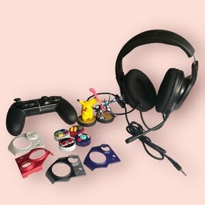 Nintendo Gaming Bundle: Wired Headphones w/ Mic, Amiibos, Switch Pro Controller